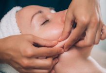 Masaż liftingujący – naturalne konturowanie twarzy masaż liftingujący